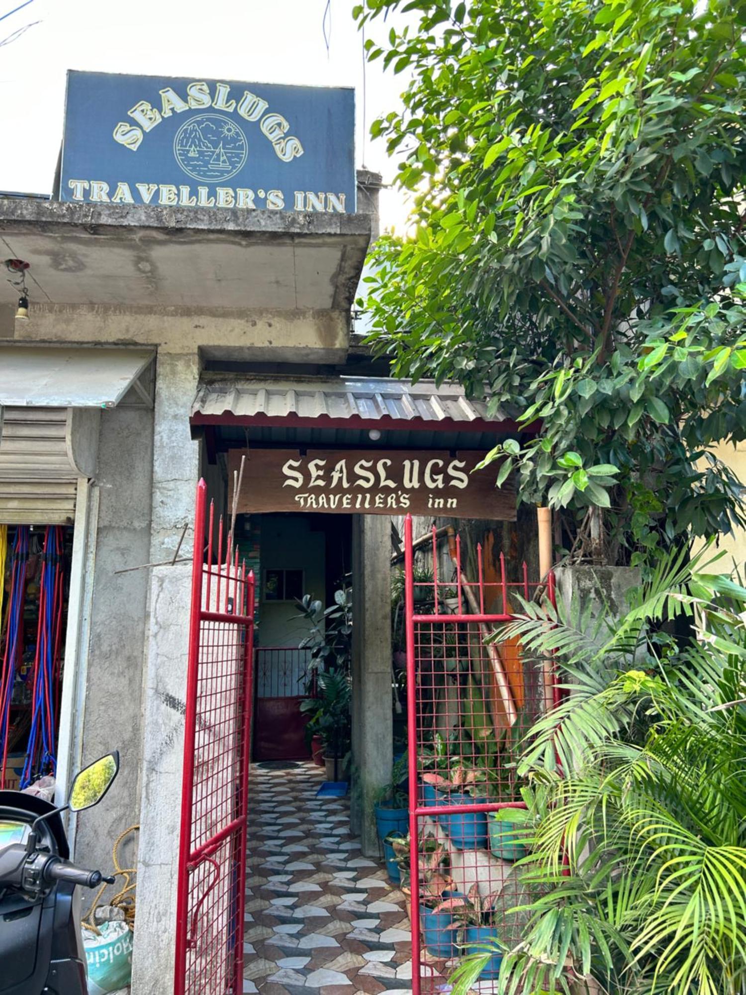 Seaslugs Travellers Inn El Nido Esterno foto